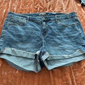 Torrid jean shorts size 20